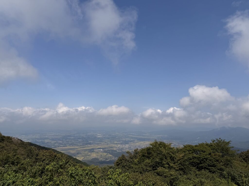 山頂付近から見た景色と雲