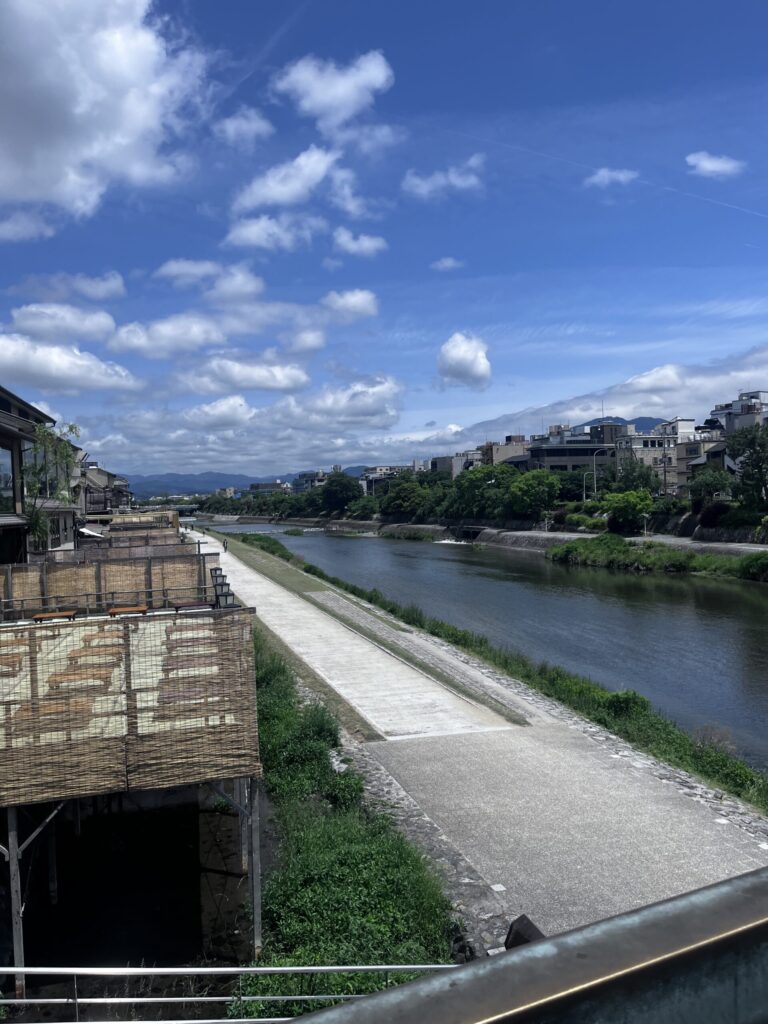 京都・鴨川の眺め