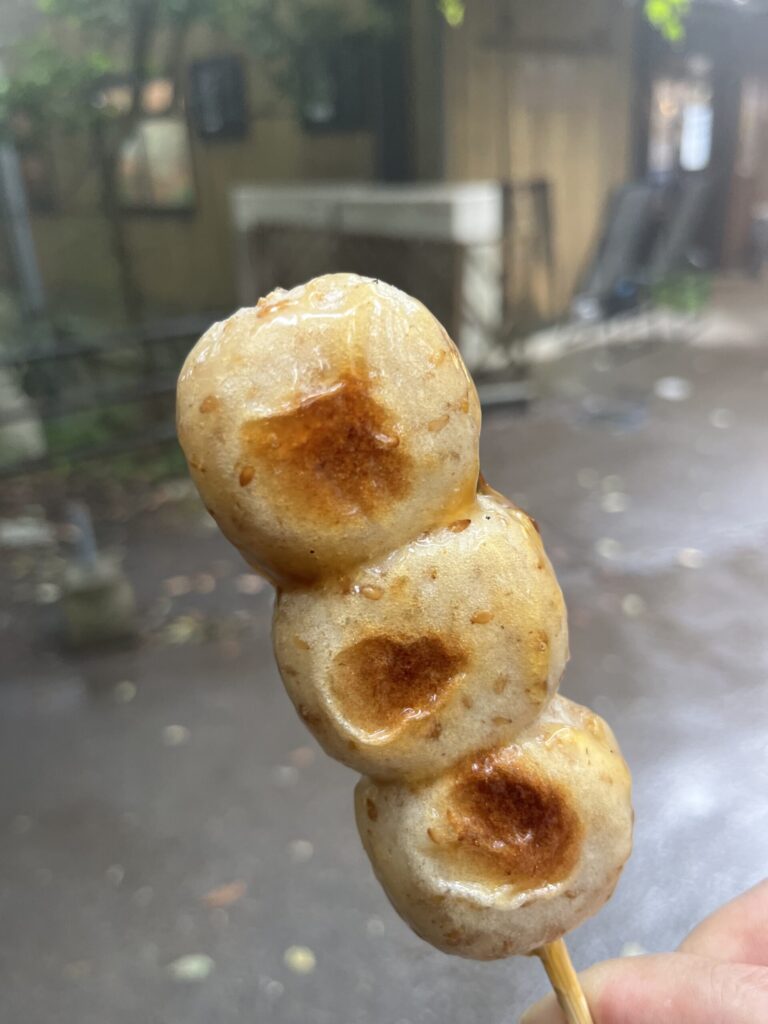 焼きたてのみたらし団子